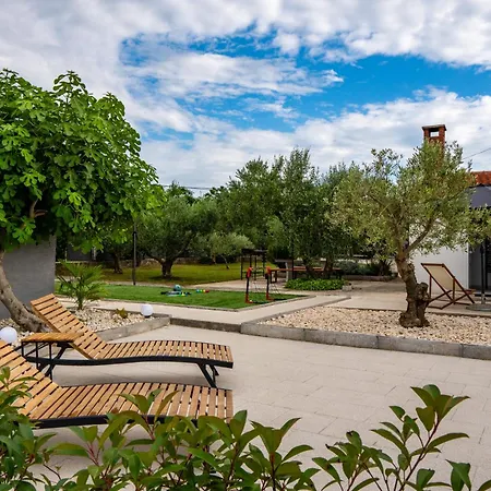 Olive Hill * Poljica-Brig