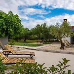 Olive Hill * Poljica-Brig