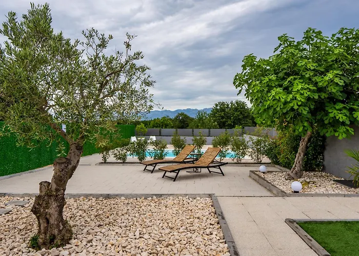 Olive Hill * Poljica-Brig