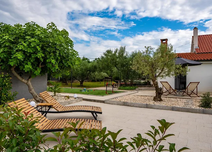 Olive Hill * Poljica-Brig