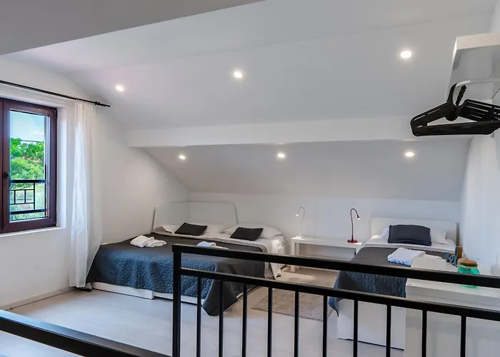 Olive Hill Poljica-Brig