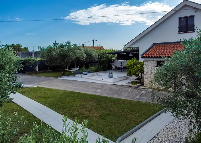 Olive Hill * Poljica-Brig