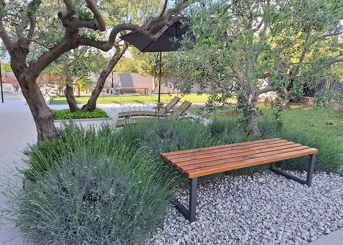 Olive Hill * Poljica-Brig